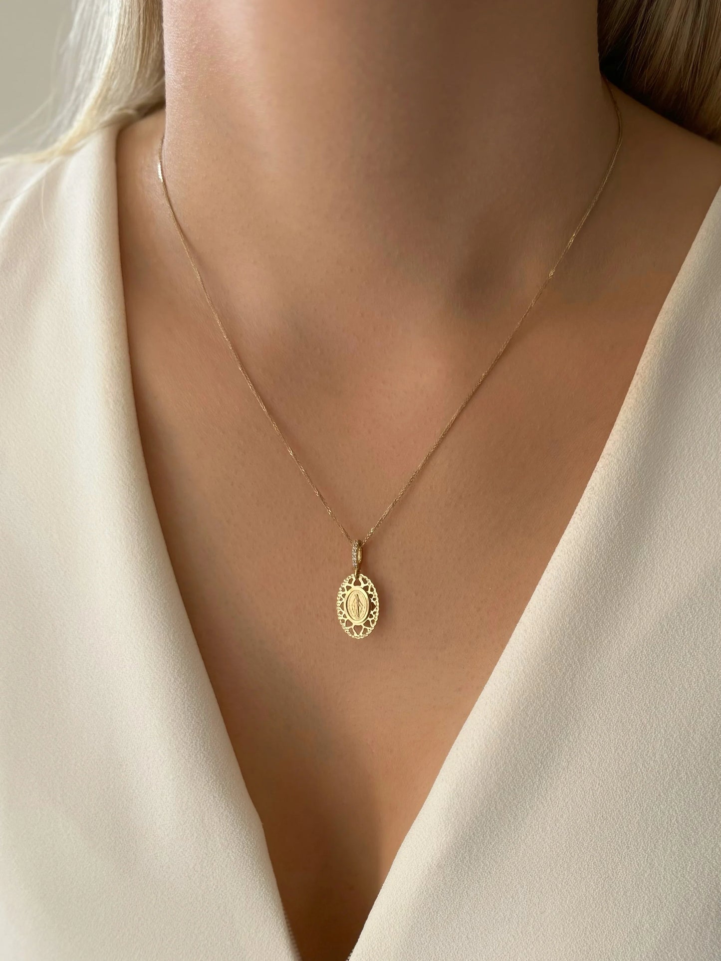 Zlatna ogrlica Čudotvorna Medaljica Oval