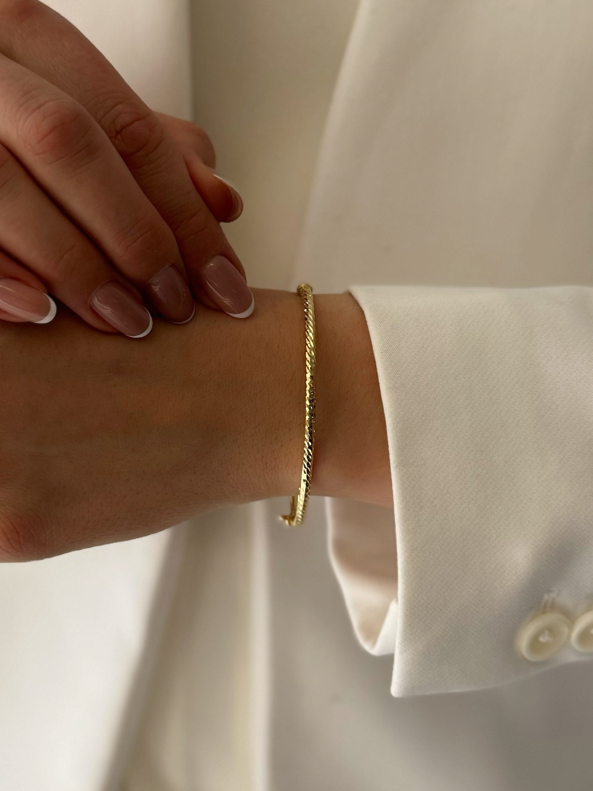 Zlatna kruta narukvica Flicker