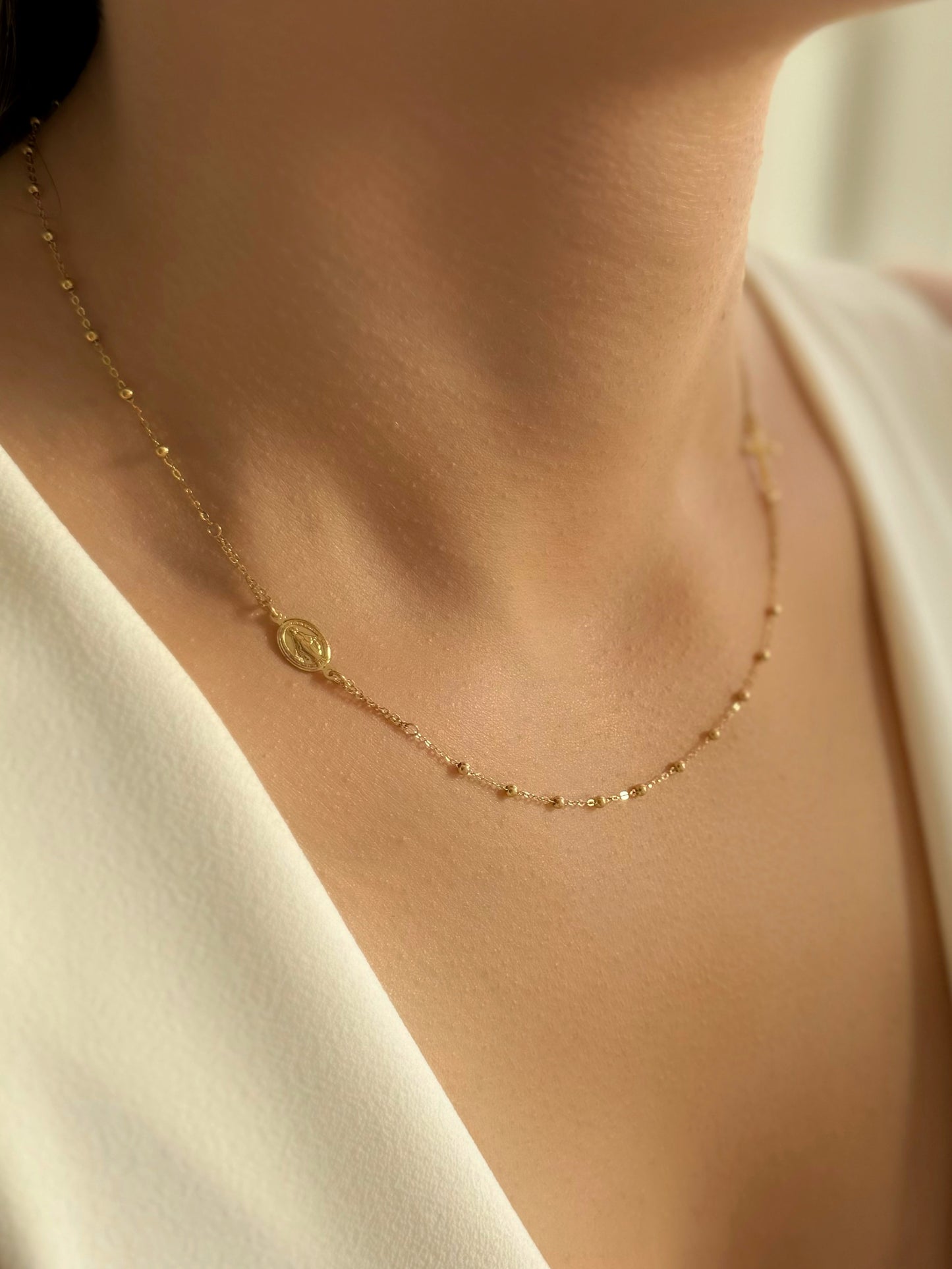 Zlatna ogrlica krunica Divine Light