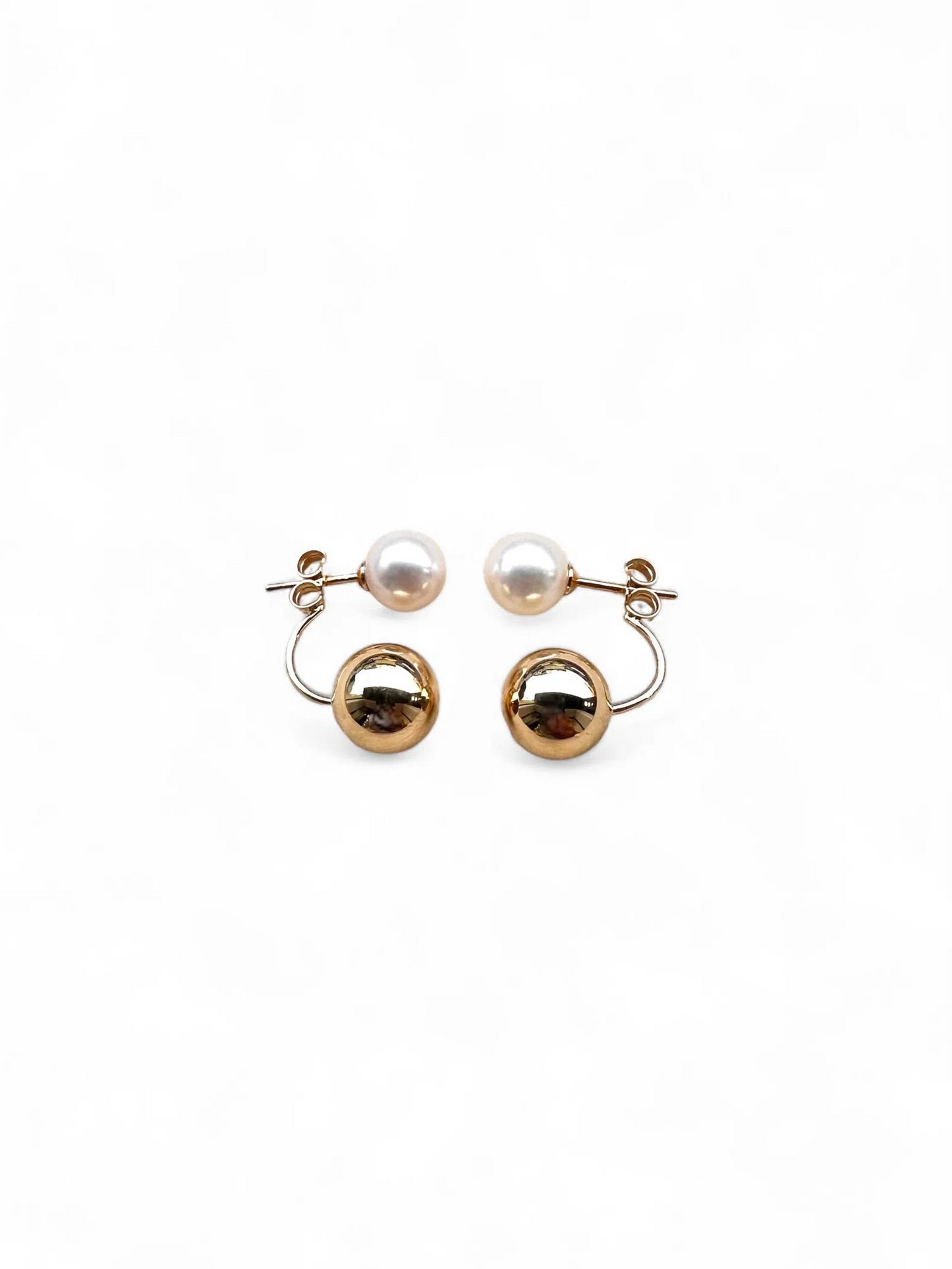 Gold earrings with pearls