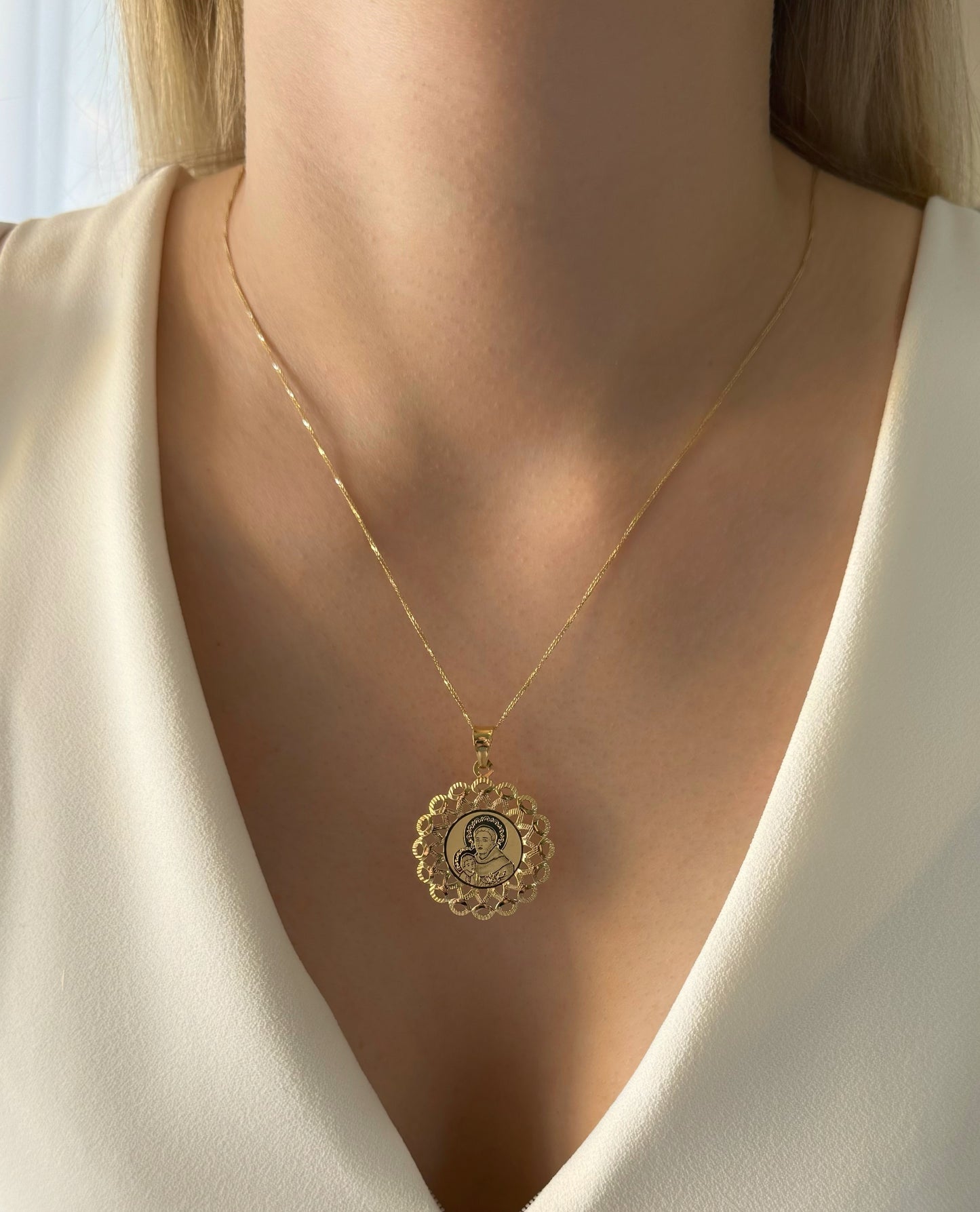 Zlatni cvjetni privjesak Sv. Ante L