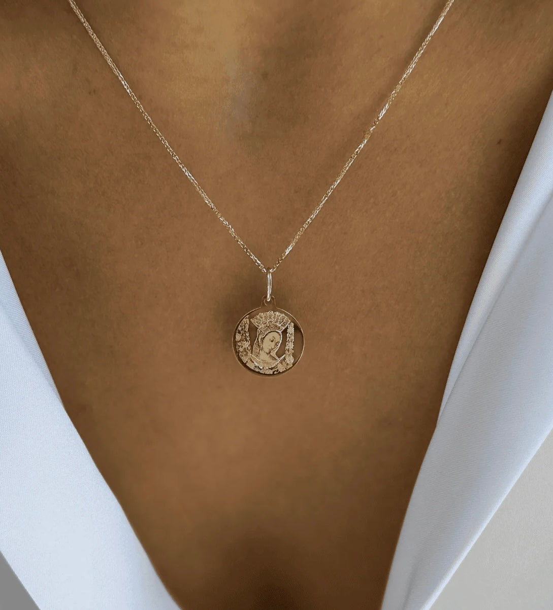 Zlatni privjesak Gospa Sinjska L-Zlatarna Vitić