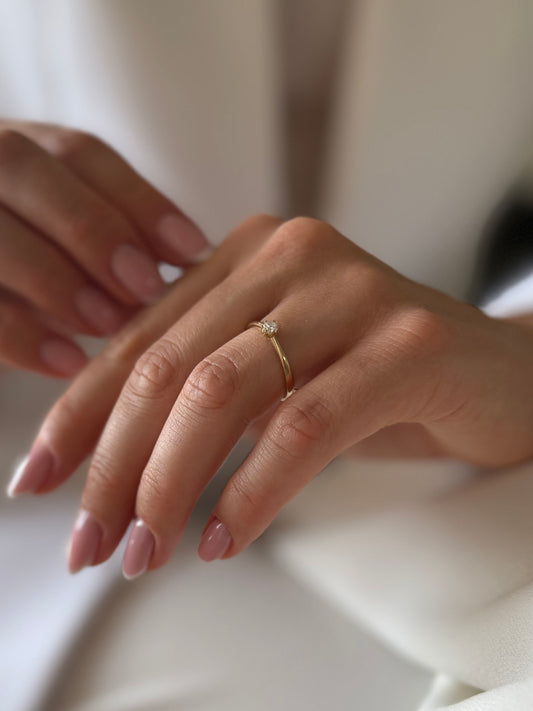 Zlatni prsten s dijamantom 0,15ct SI/G