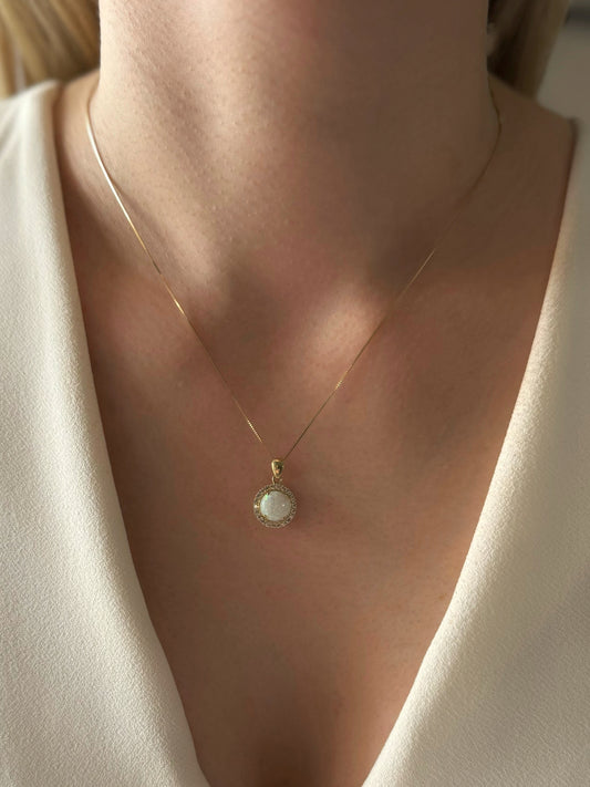 Zlatni privjesak Opal