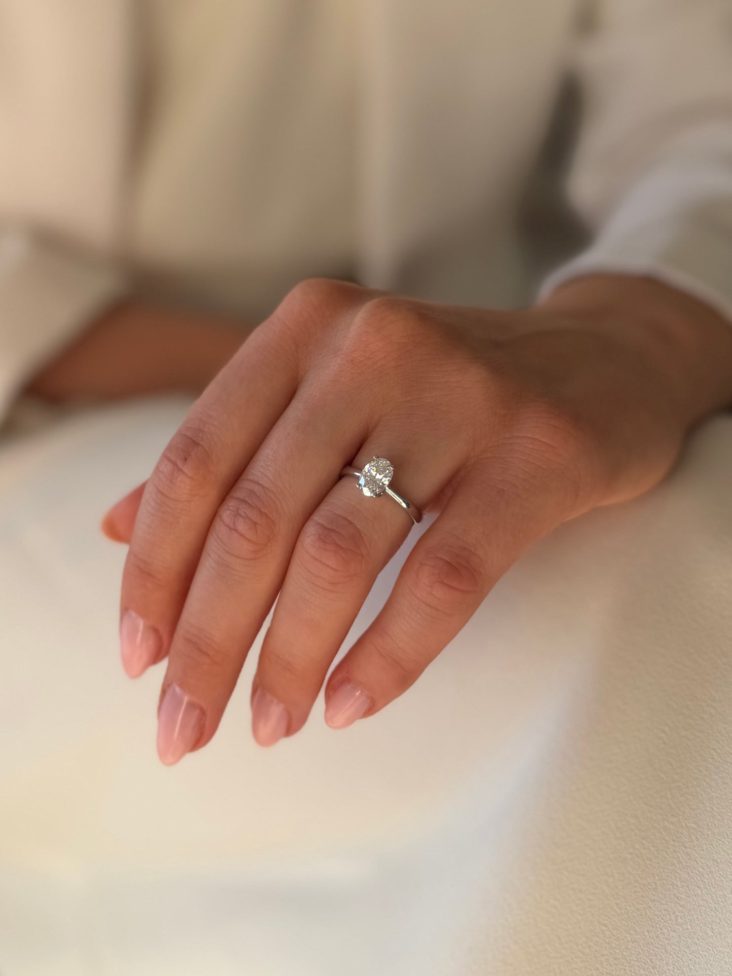 Bijelo zlato zaručnički prsten s Oval Lab. dijamantom 1,05ct