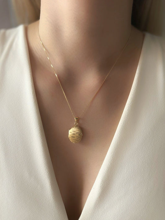 Gold pendant Medallion Shine
