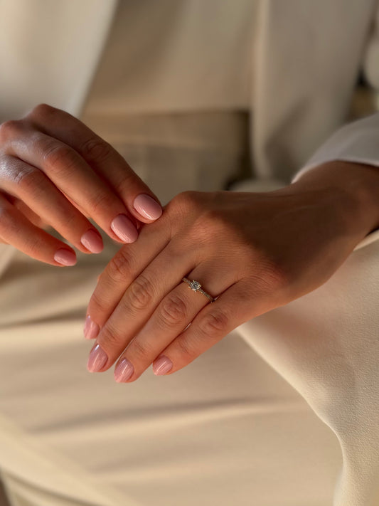 Zlatni zaručnički prsten Love