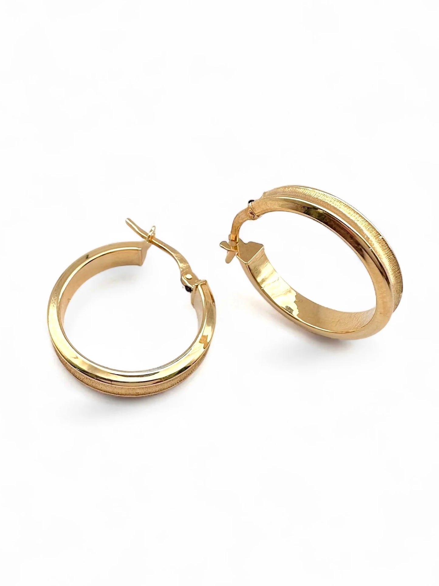 Round Matt Gold Earrings