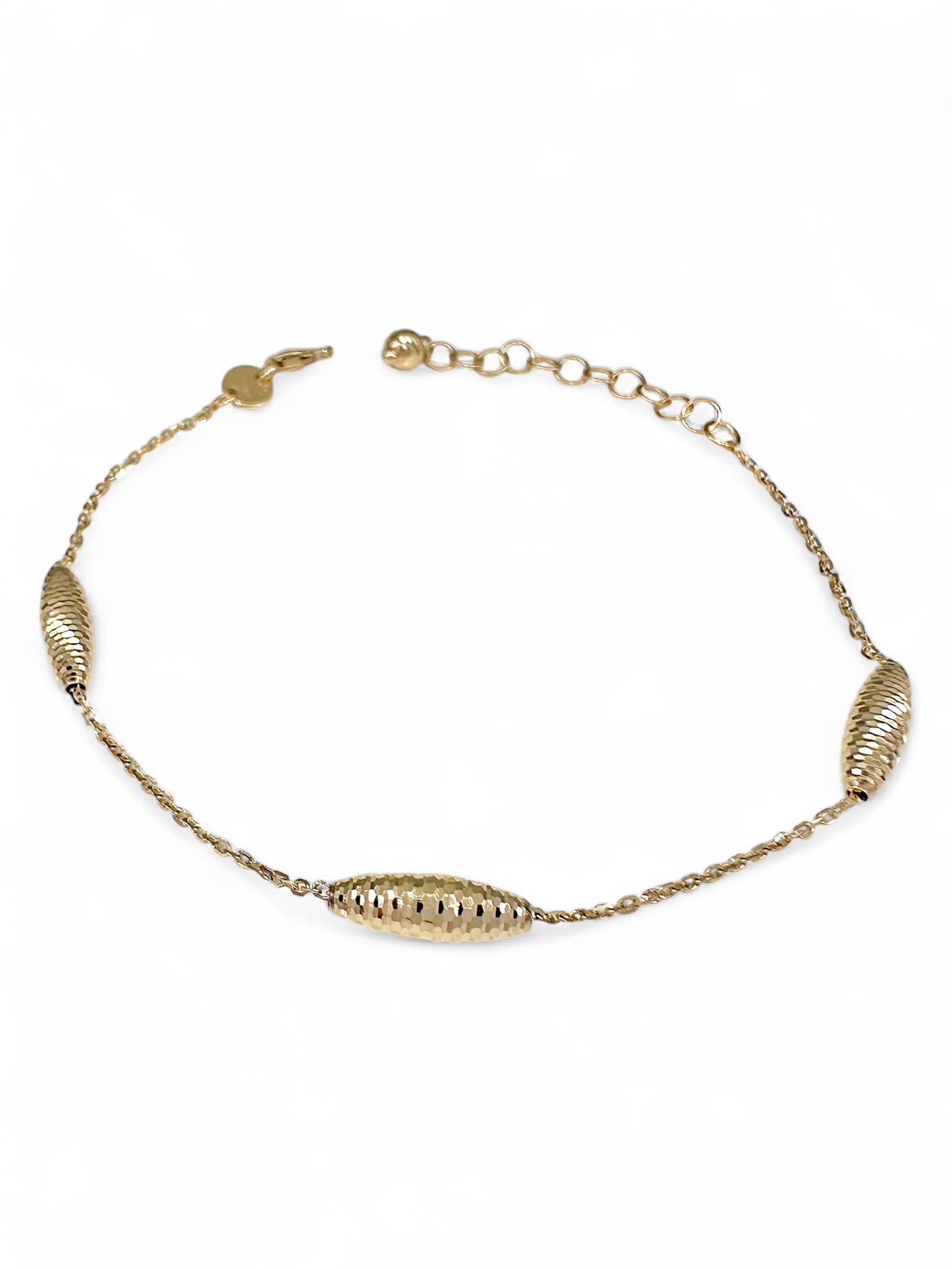 Elegant gold bracelet