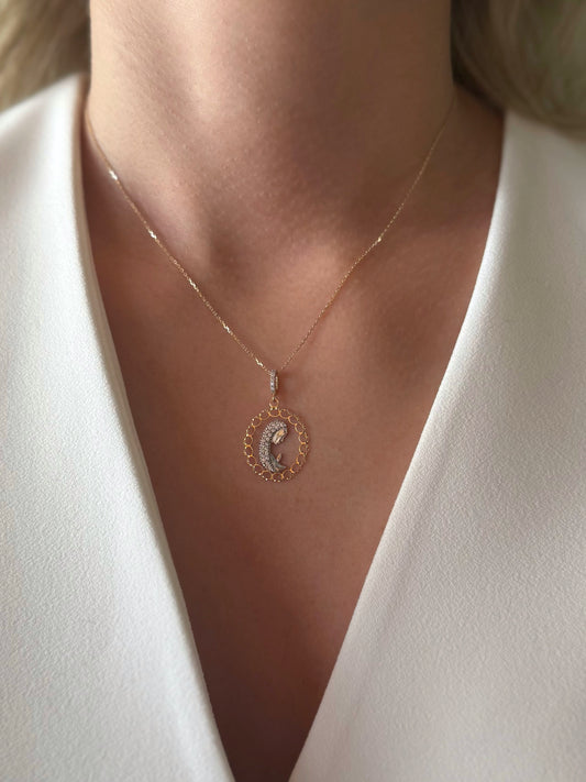 Zlatni privjesak Majka Božja Round-Zlatarna Vitić