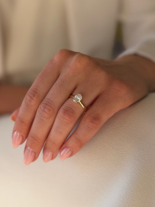 Zlatni zaručnički prsten s Lab. Dijamantom Oval